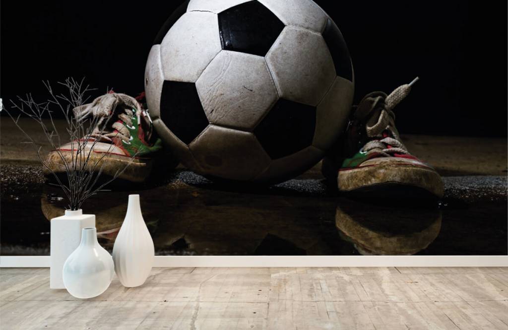 Football - Voetbal tussen twee sneakers - Kinderkamer 1