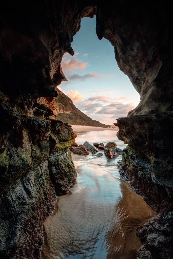 Morze między skałami