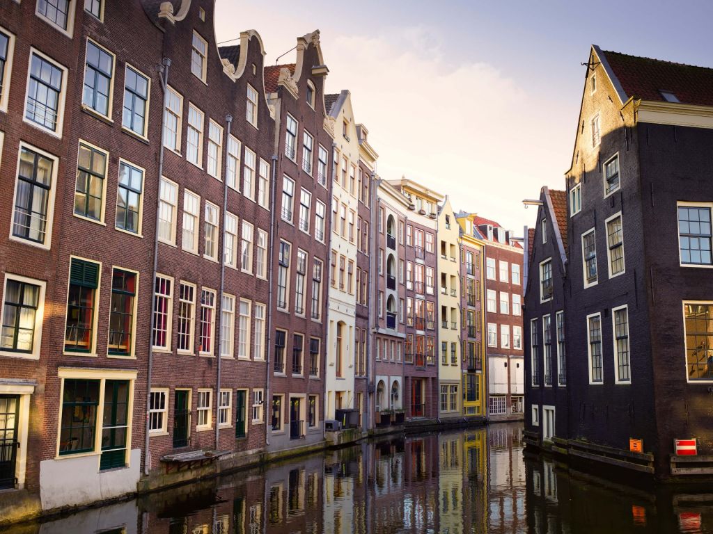 Domy w Amsterdamie na kanale