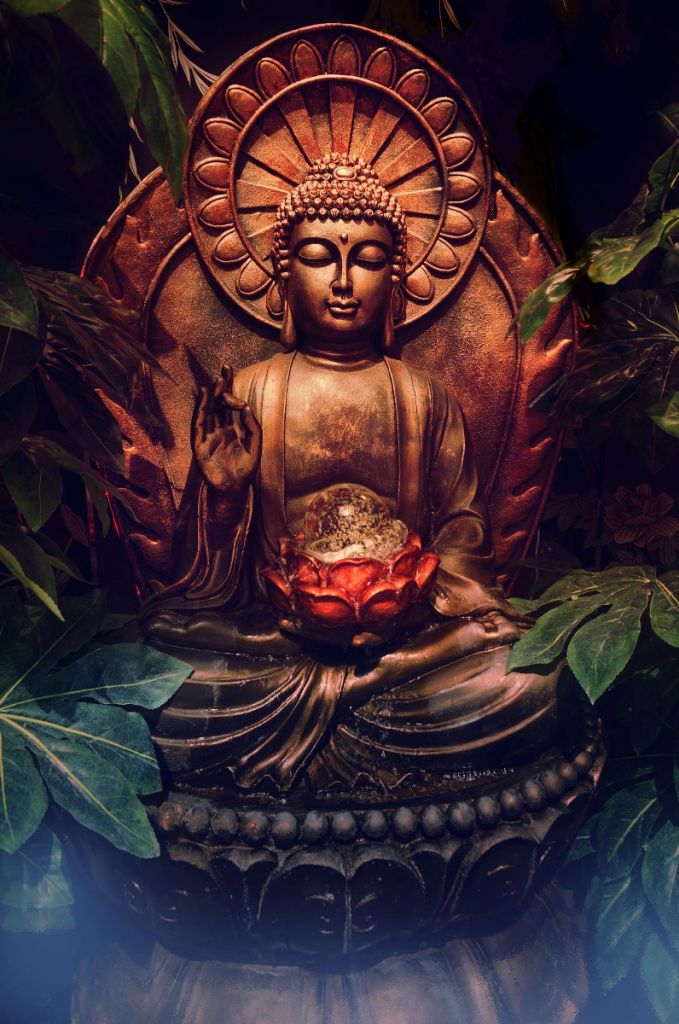 Budda z liśćmi
