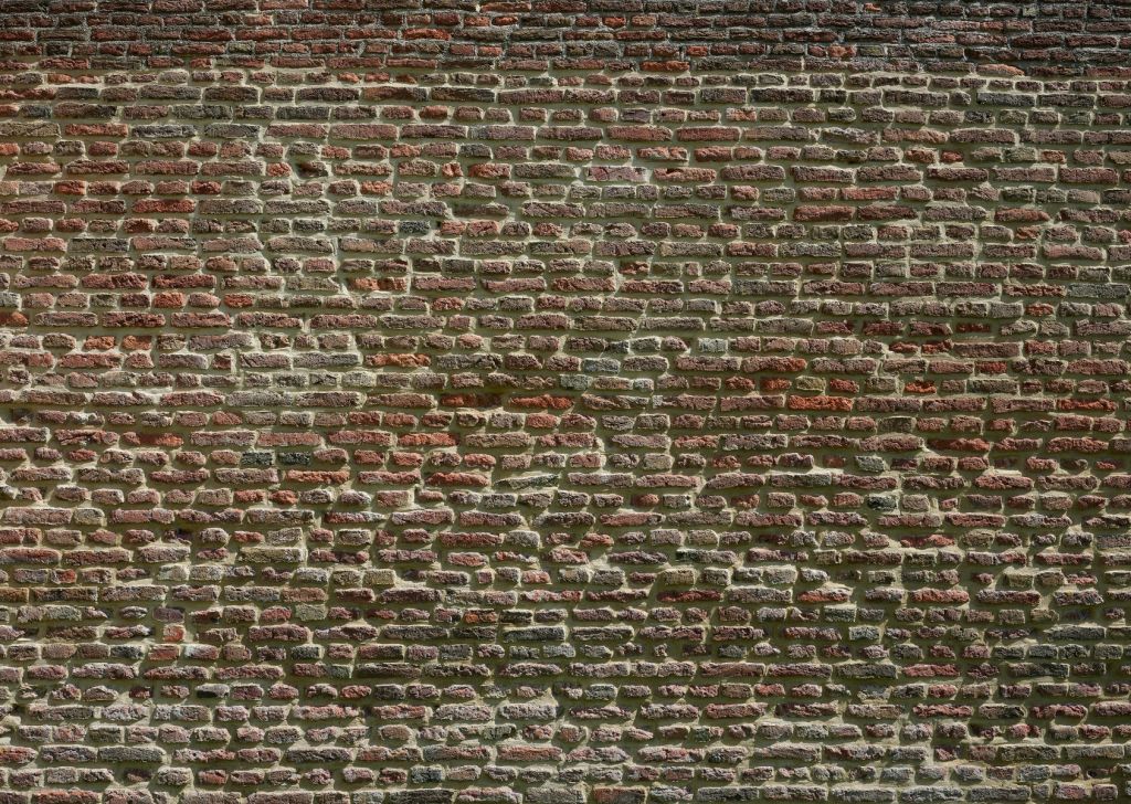 Ściana ze starych cegieł