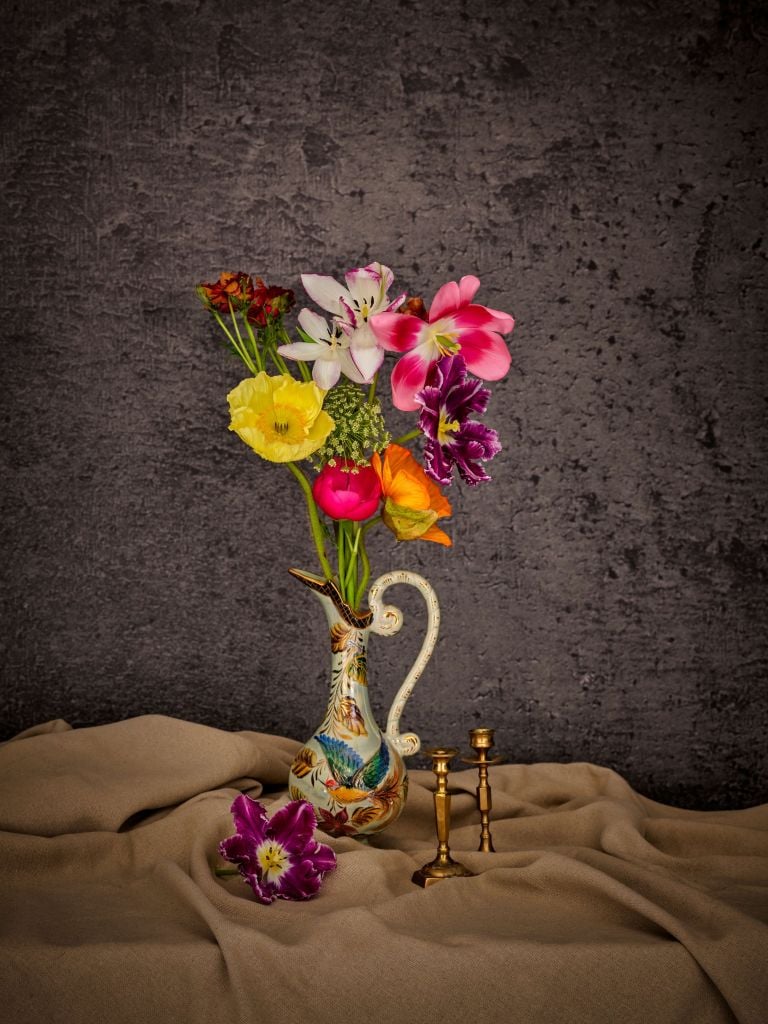 Kwiaty w klasycznym wazonie