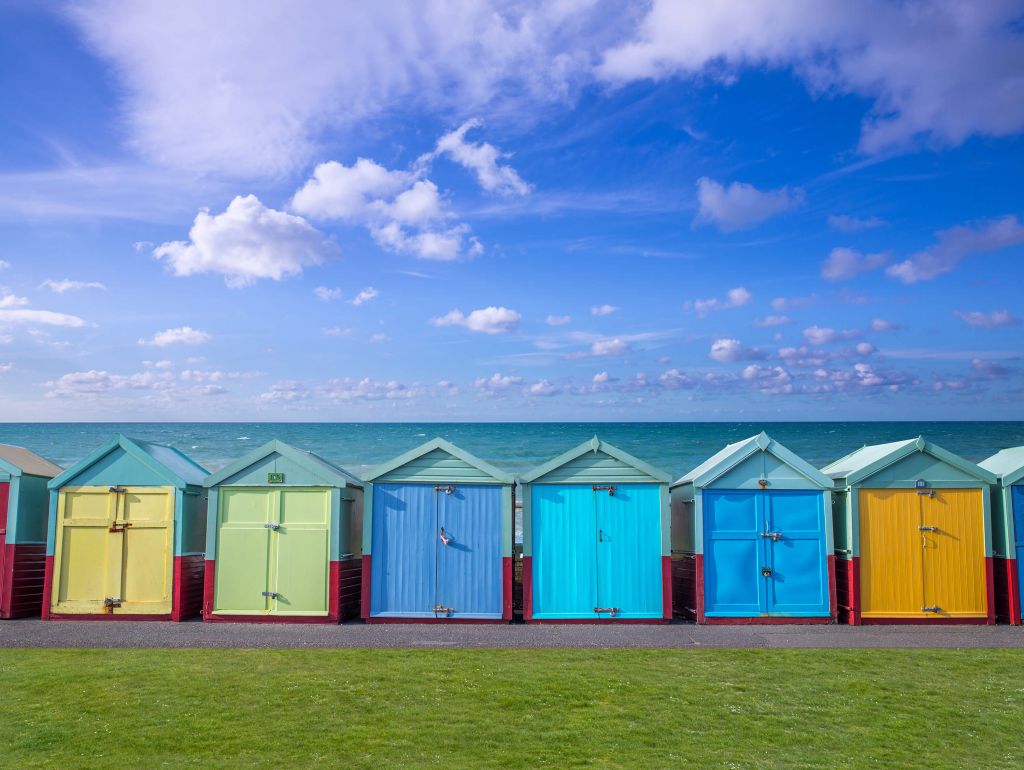 Kolorowe domki na plaży
