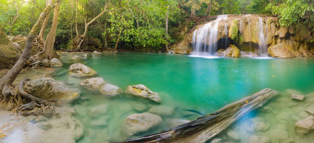 Piękny wodospad w Tajlandii