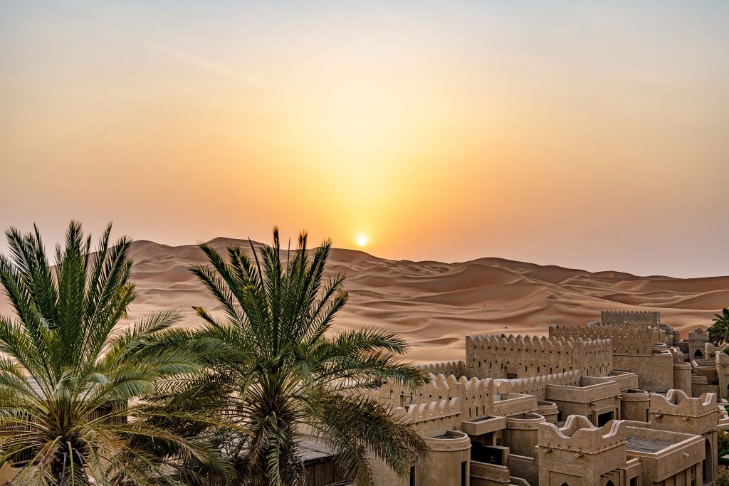 Abu Dhabi o zachodzie słońca