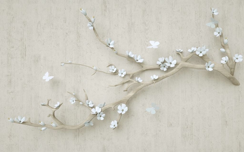Gałązka z białymi kwiatami na drewnianym tle