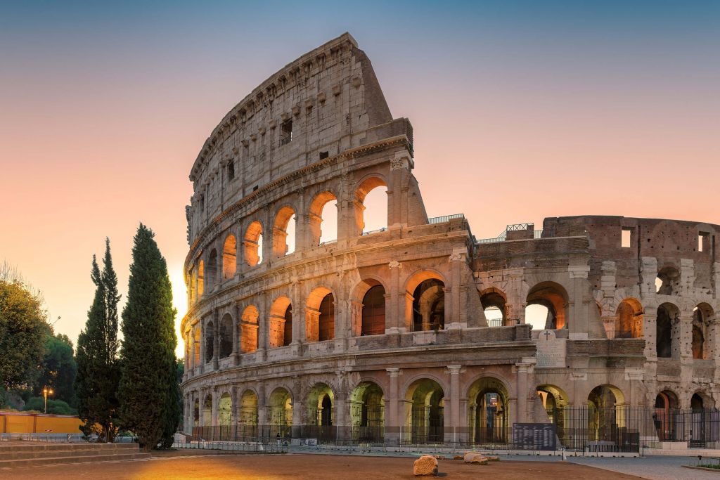 Koloseum o wschodzie słońca