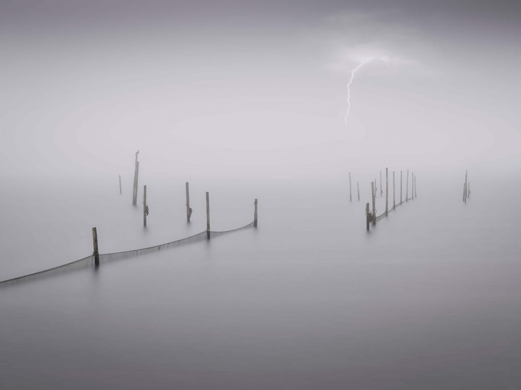 Sieci rybackie we mgle i podczas burzy