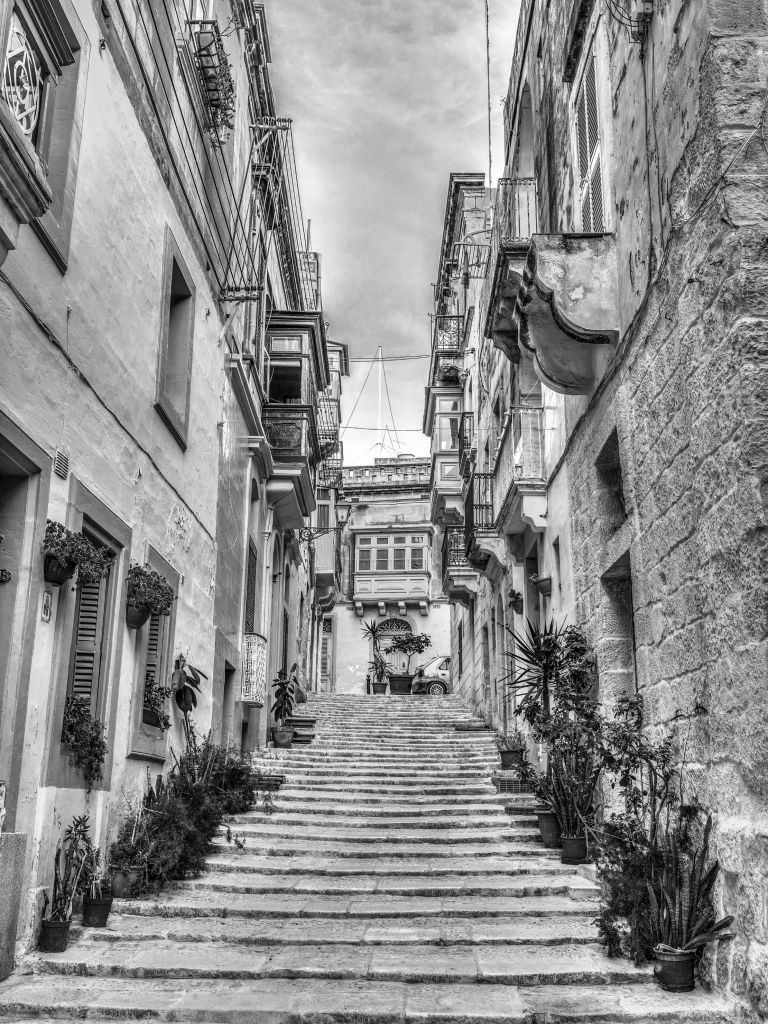 Wąskie schody na Malcie