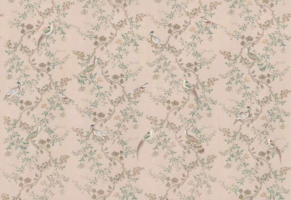 Bażanty między kwitnącymi pnączami