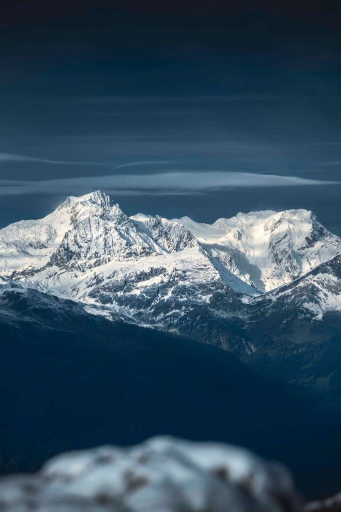 Niebieskie szczyty w ciszy