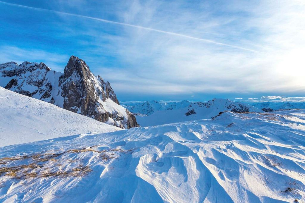 Zimne szczyty i zimowe światło