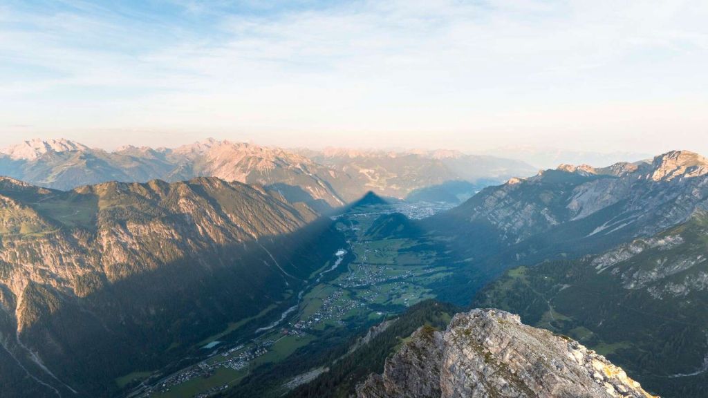 Dolina cienia w porannym blasku