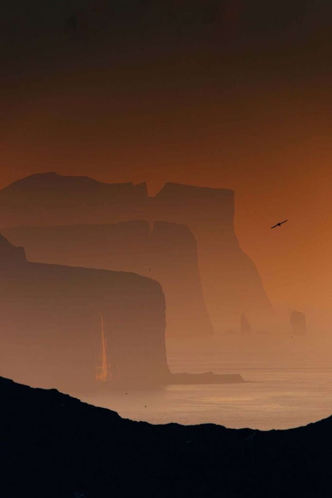 Klify w ognistej wieczornej poświacie