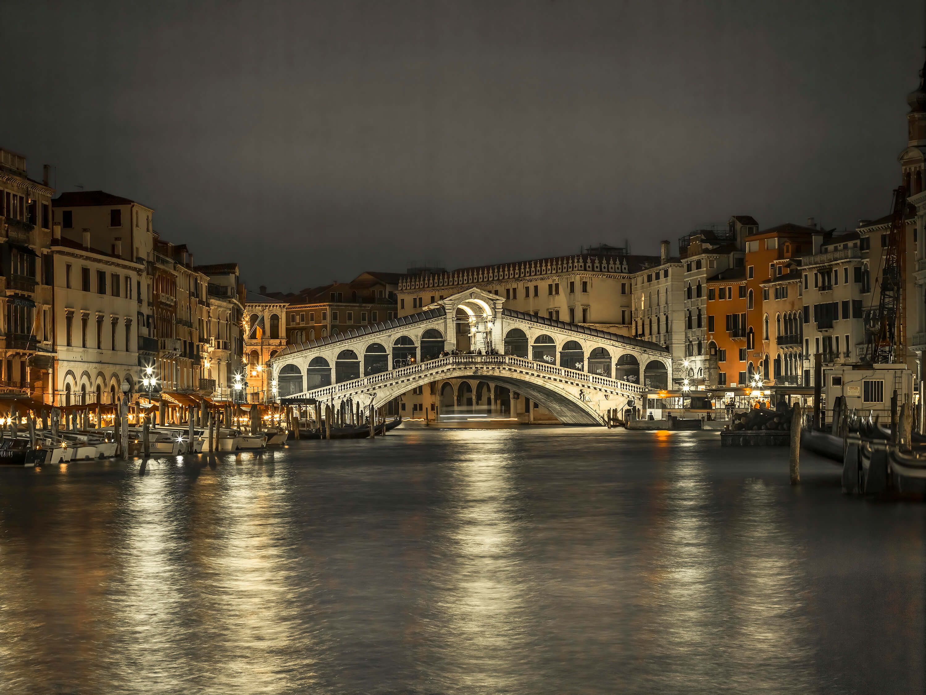  Most Rialto wieczorem