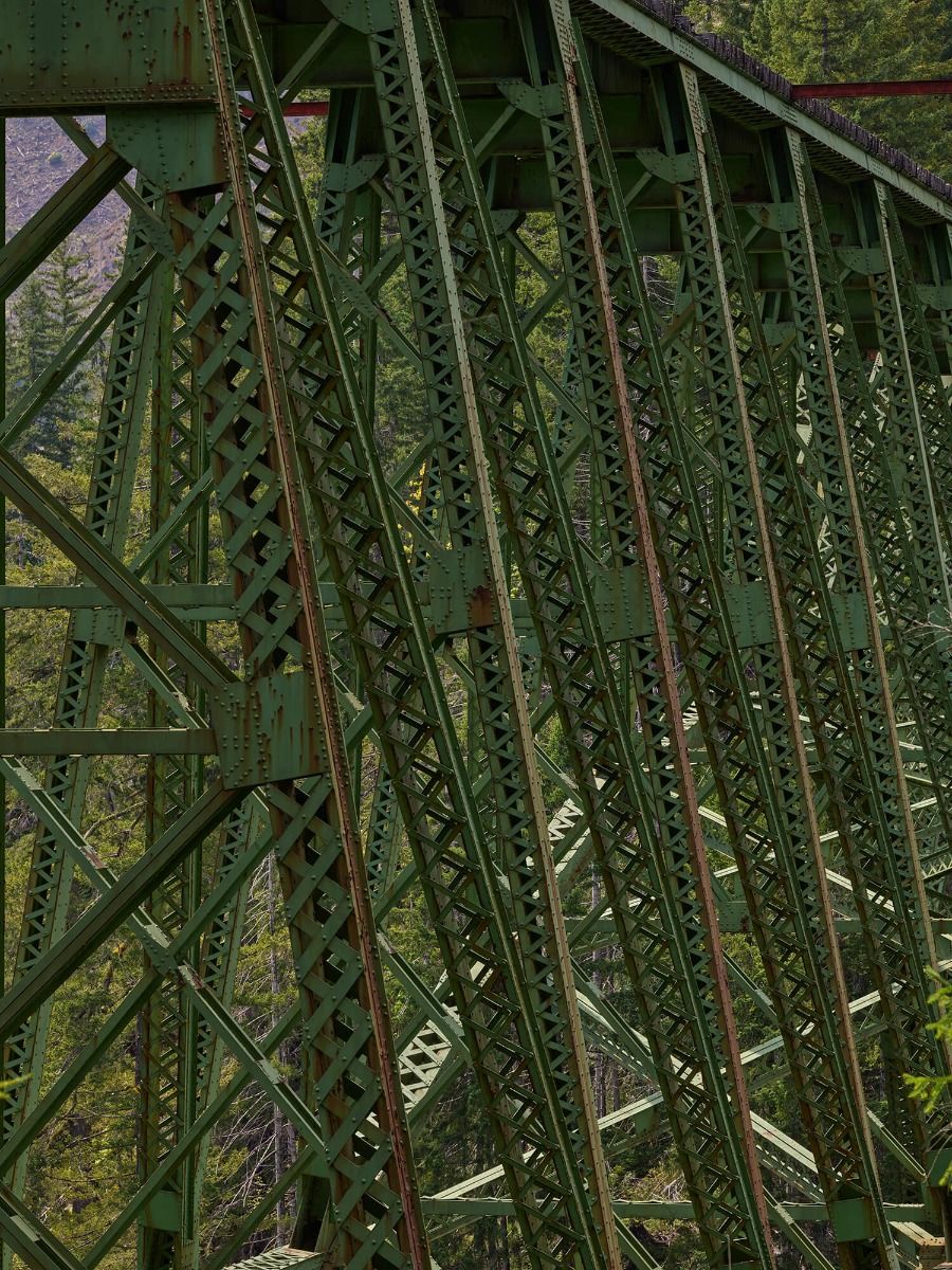 Stary most kolejowy o konstrukcji stalowej