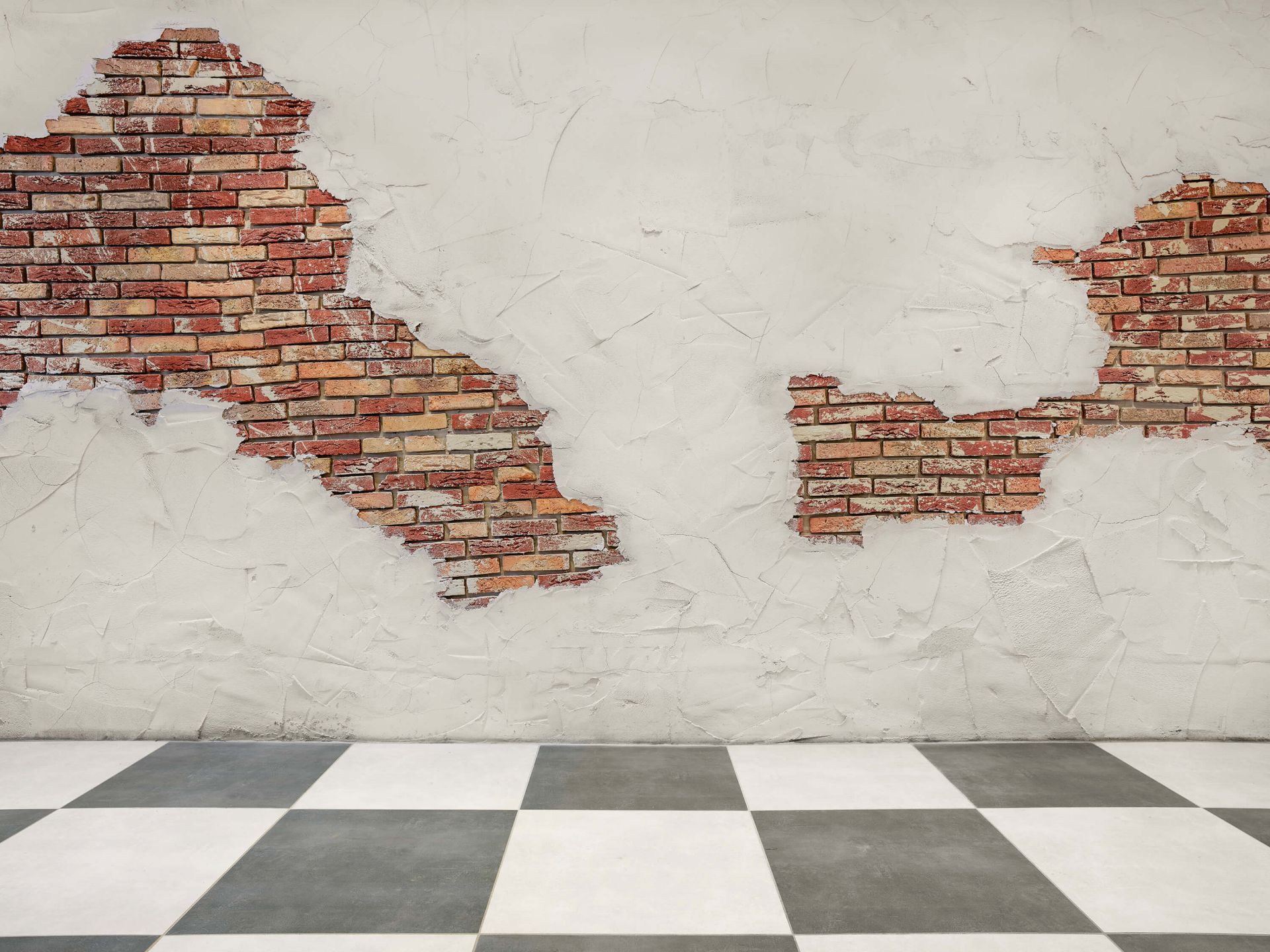 Murowany mur ze stiukiem