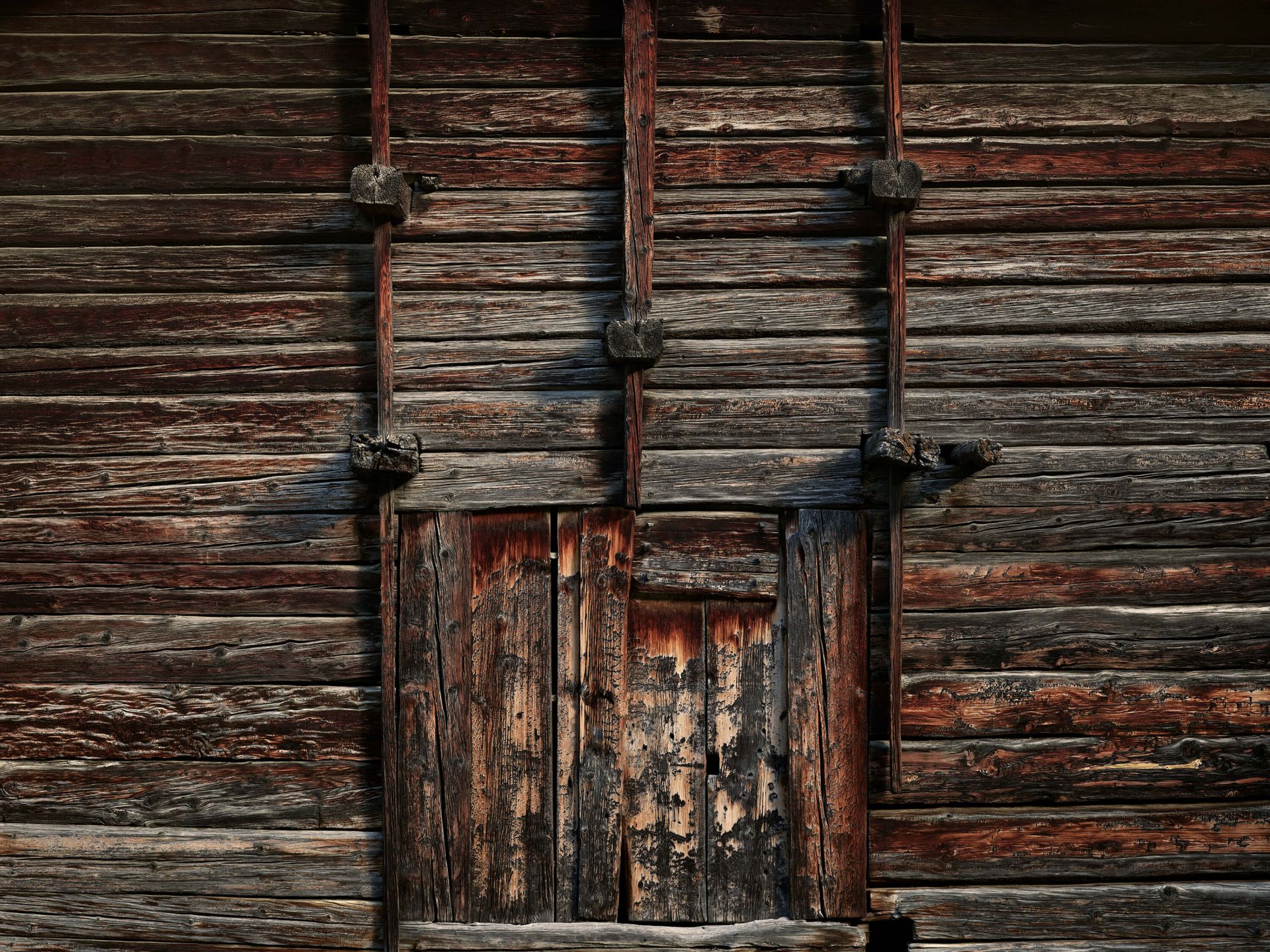 Stare drewno z belkami