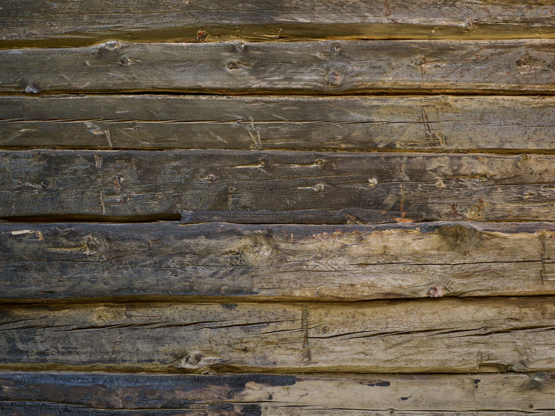 Drewno palone na niebiesko