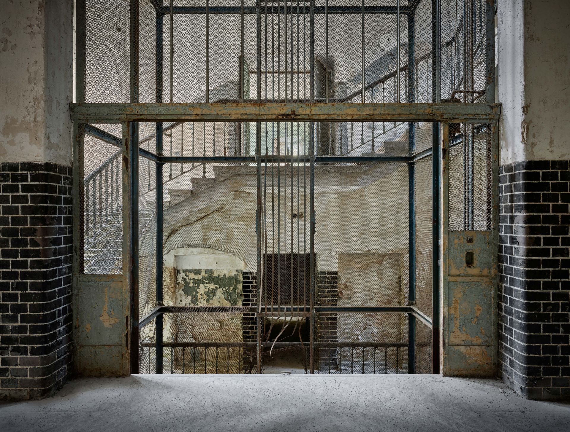 Opuszczony szyb windowy