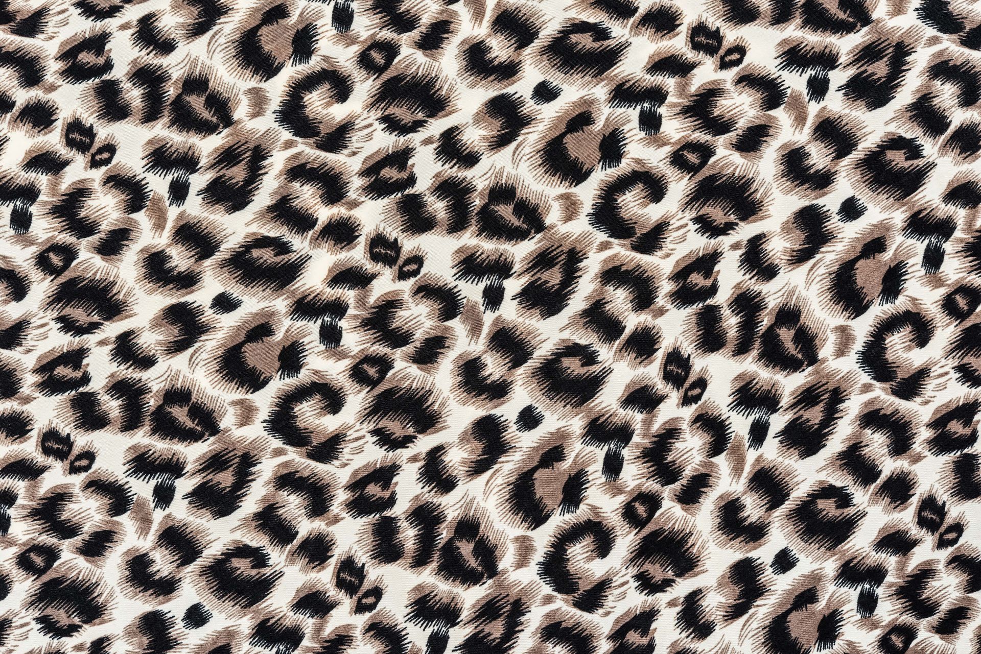 Futro pantery w kolorze beżowym