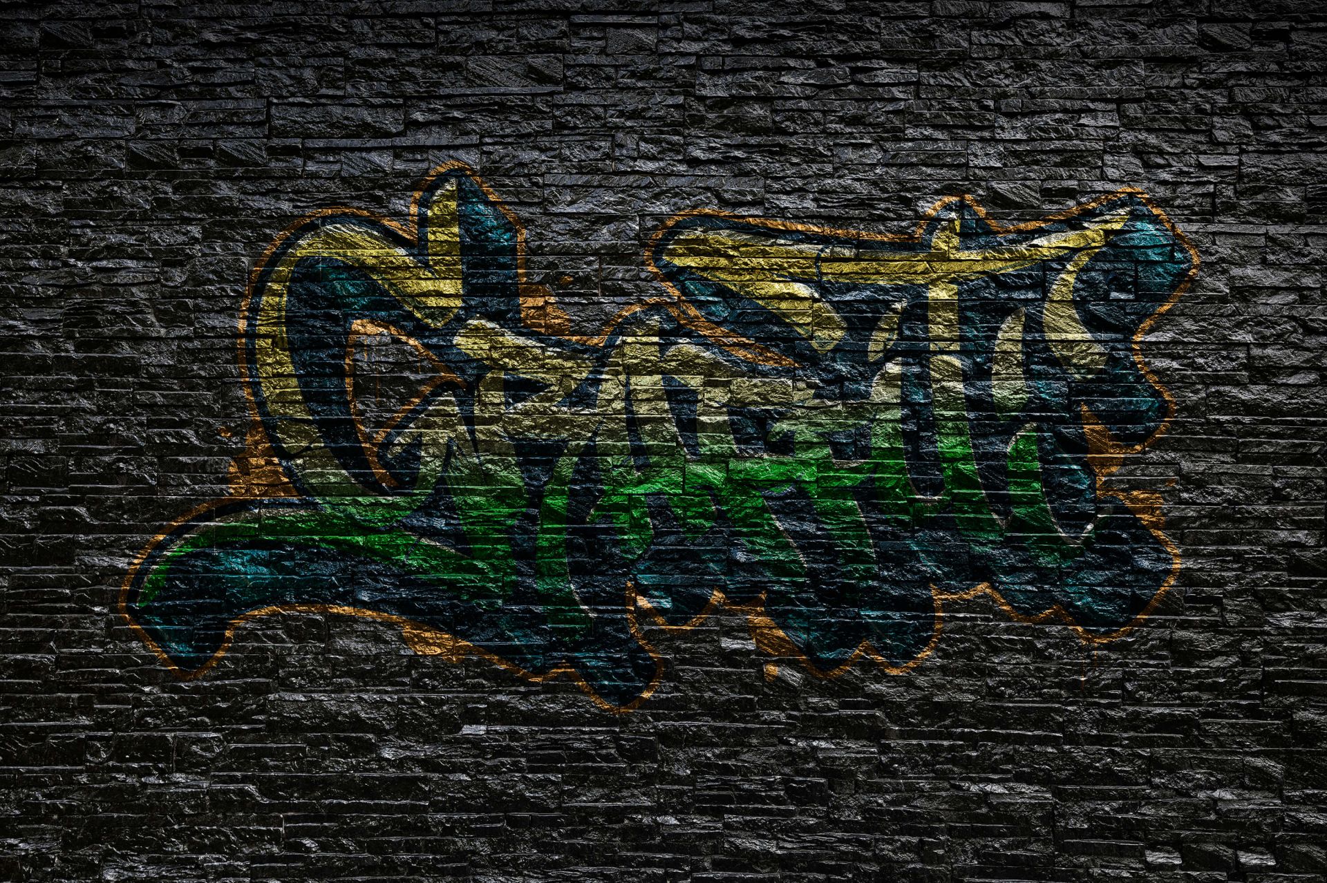 Graffiti na czarnych cegłach