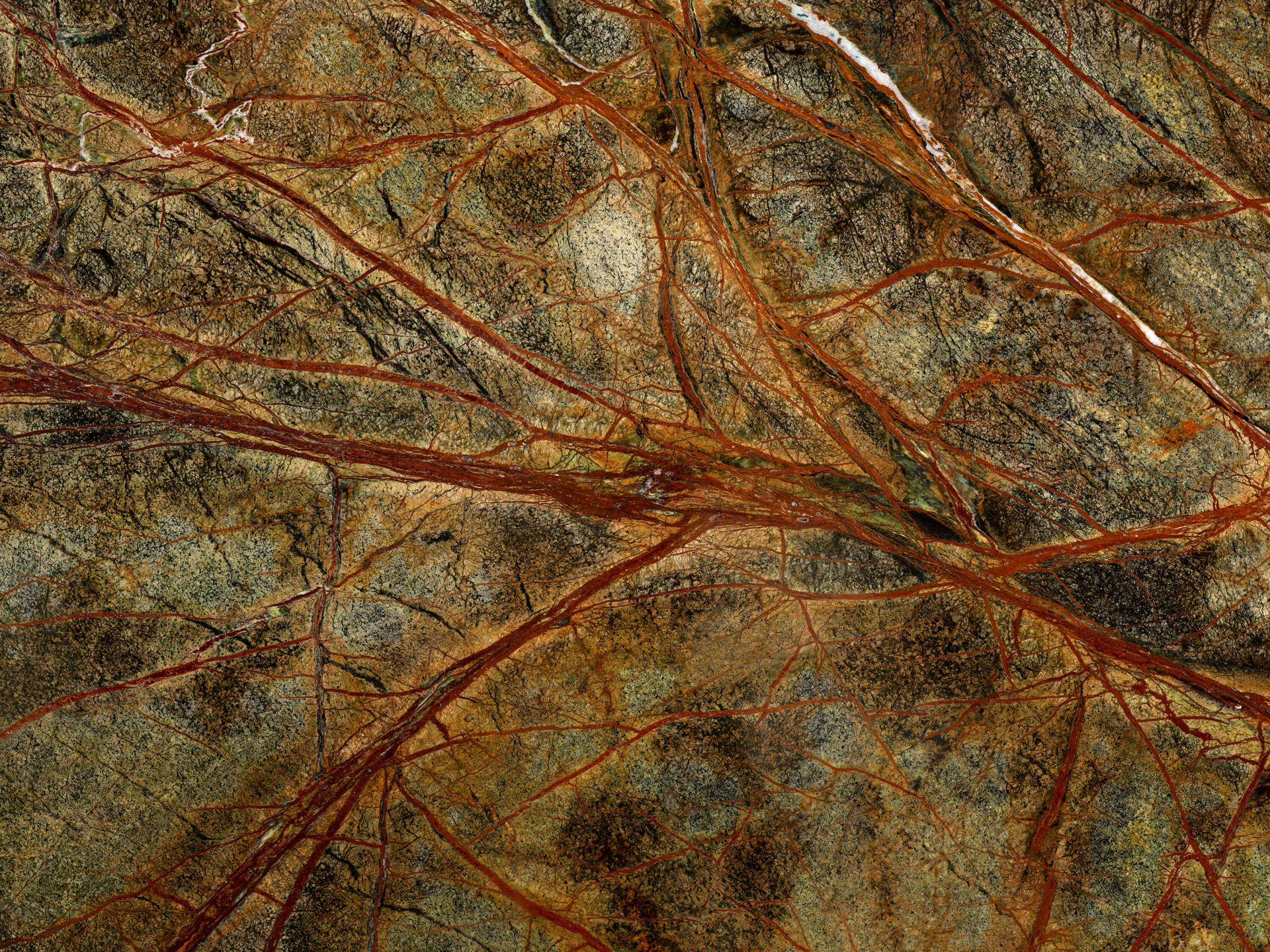 Zielony marmur z kolorowymi żyłkami