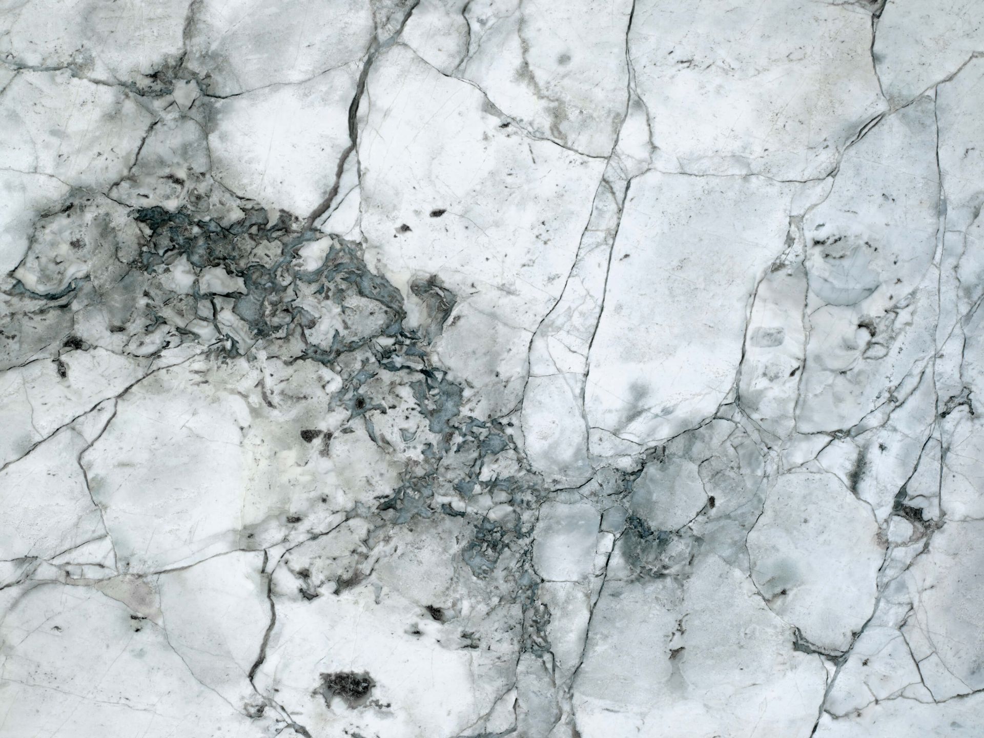 Lekki marmur o delikatnej strukturze