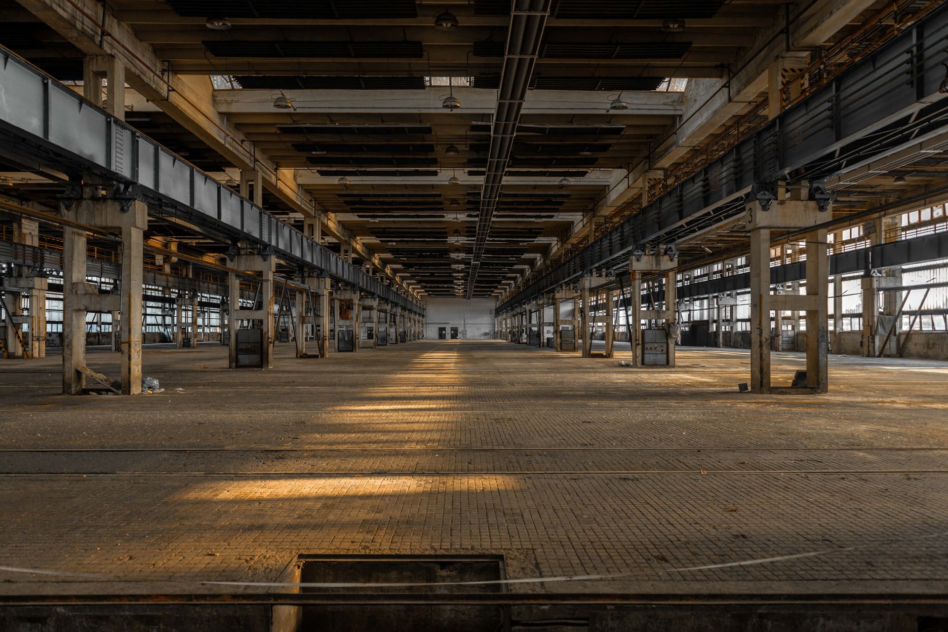 Stary opuszczony garaż