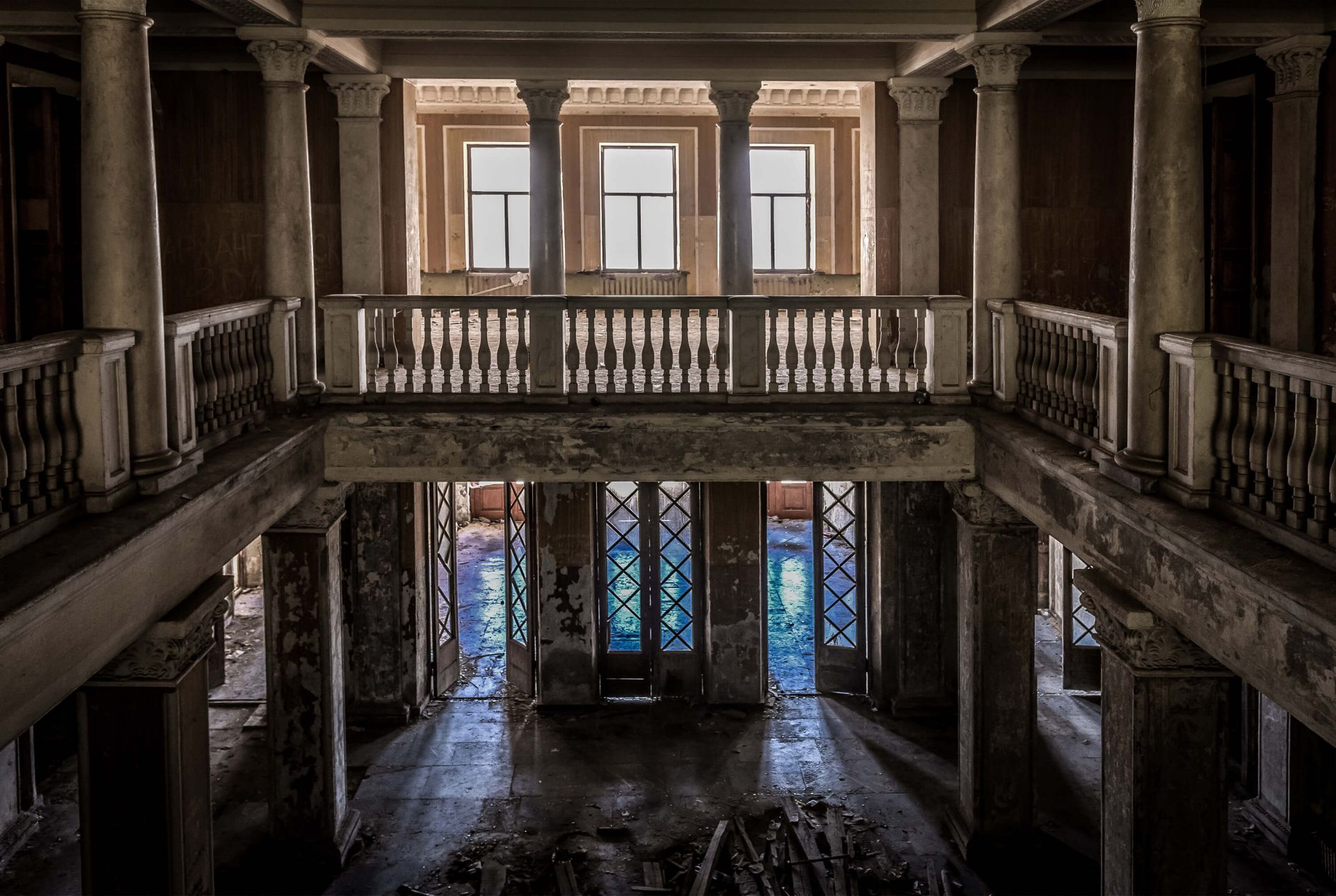 Stary, zniszczony dom wiejski