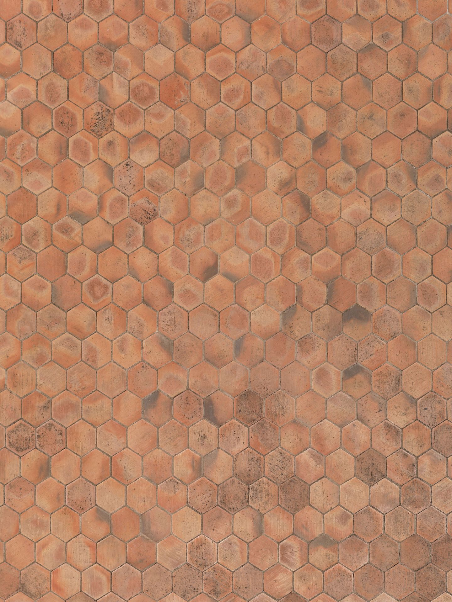 Niepolerowana posadzka kamienna