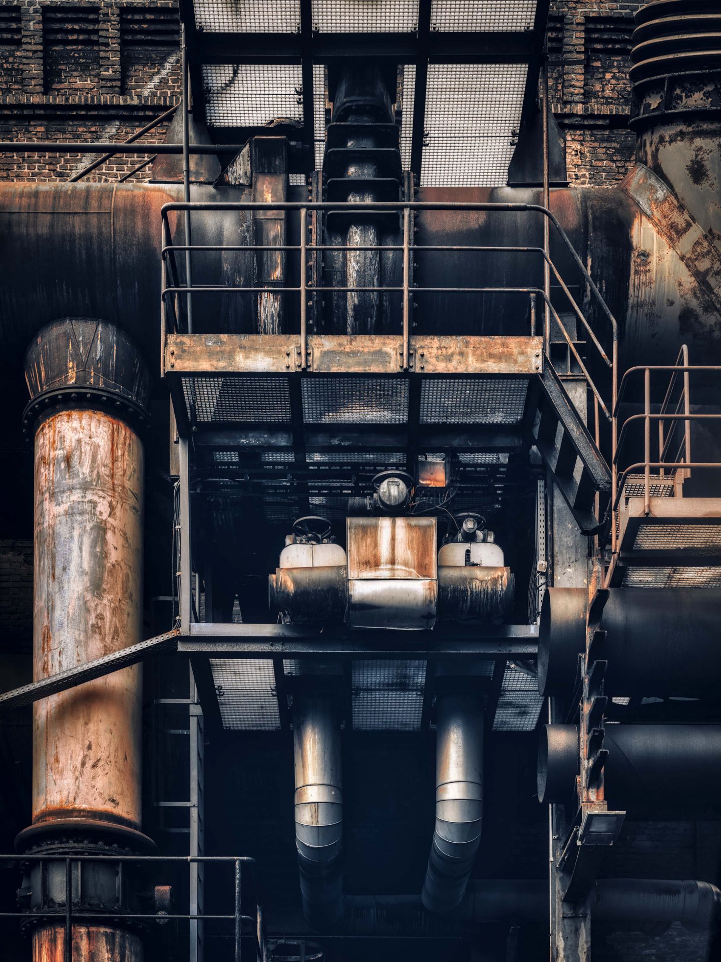 Rury w starej fabryce