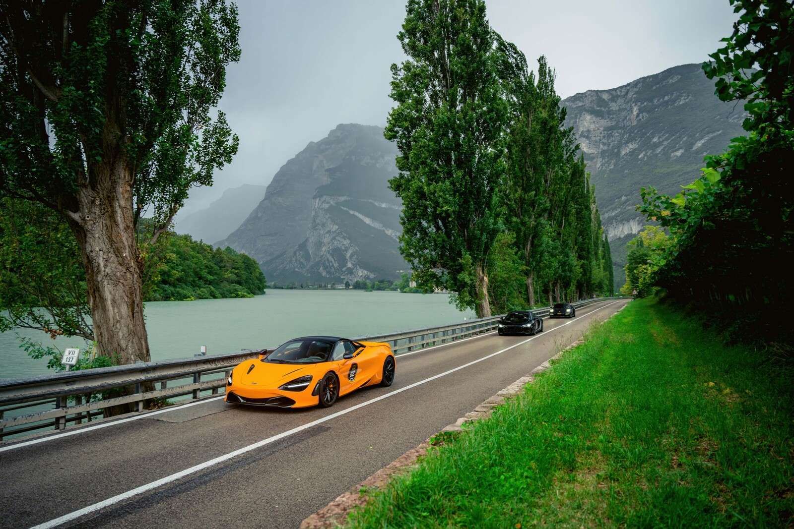 Ryt przez Alpy wzdłuż jeziora