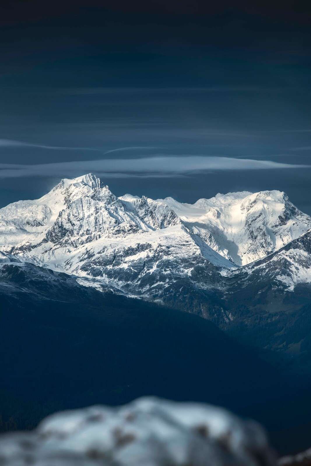 Niebieskie szczyty w ciszy