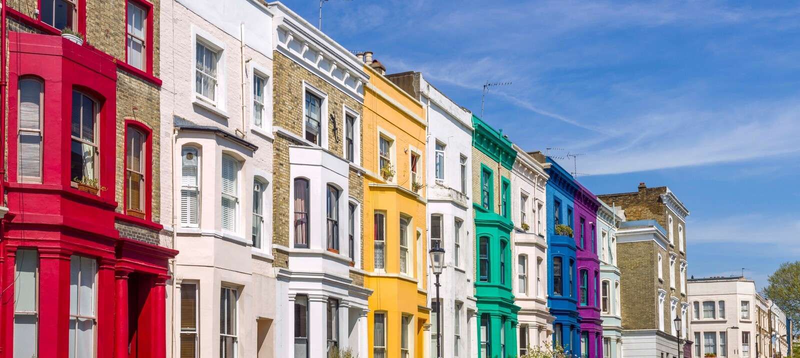 Kolorowe budynki przy Portobello Road w Londynie