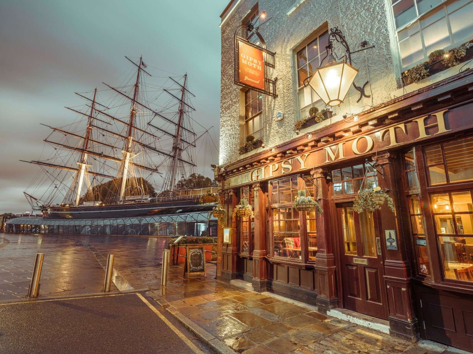 pub Cutty Sark i Gipsy Moth